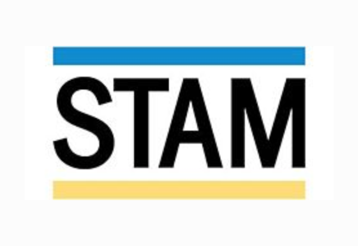 Closing the loop between artificial intelligence and robotic experiments