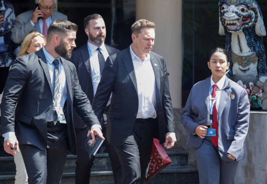 Indonesia Minister Says Musk Should Take Into Account Offer to Establish EV Battery Plant in Nation