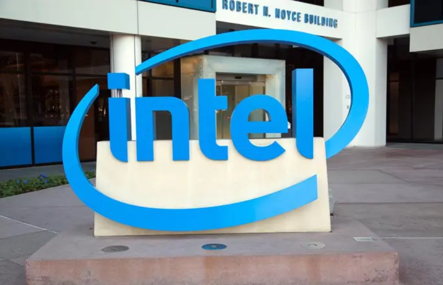 American senator presses Intel CEO on chips award following proposal for job cuts