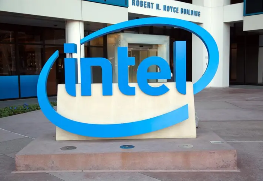 American senator presses Intel CEO on chips award following proposal for job cuts