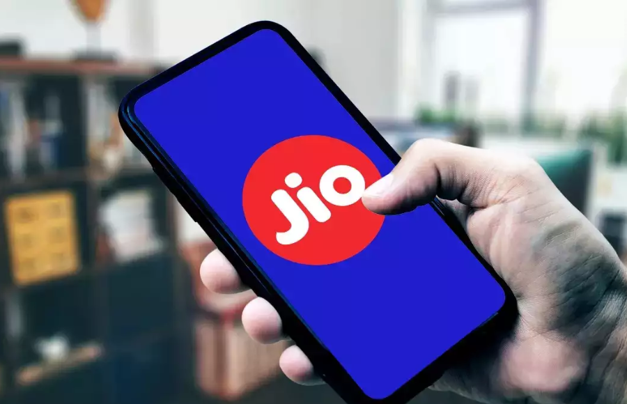 Reliance Jio outage: Thousands of customers complain on social media about being unable to use mobile internet.