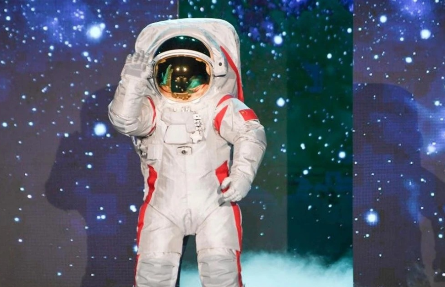 China Releases Modern Spacesuit for Moon Landing Mission in 2030