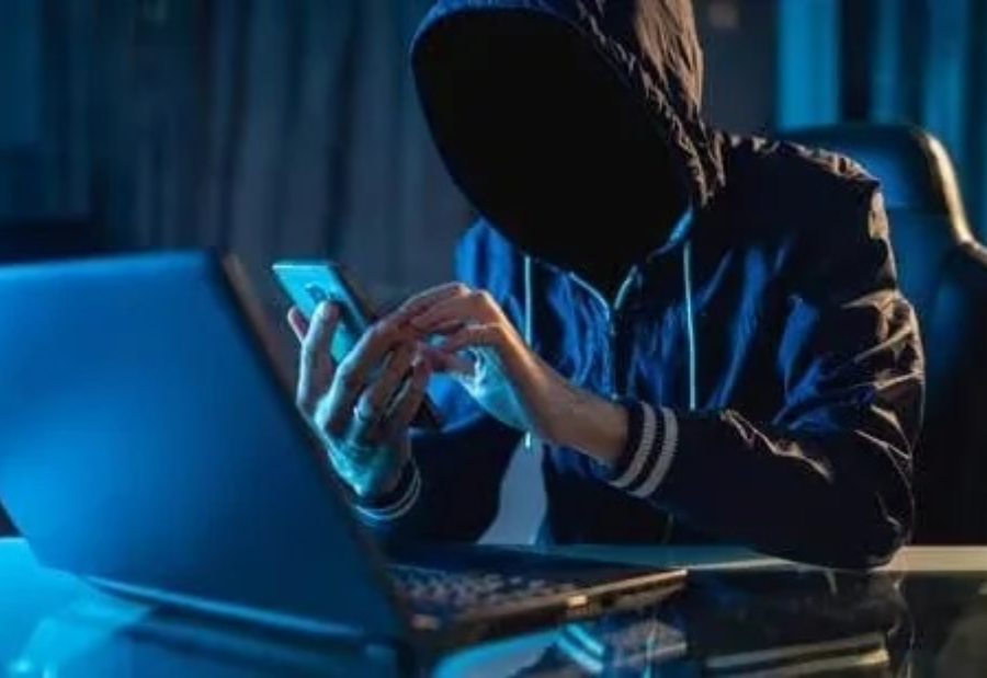 SBI employee protects a senior citizen from a Rs.13 lakh digital fraud in Hyderabad