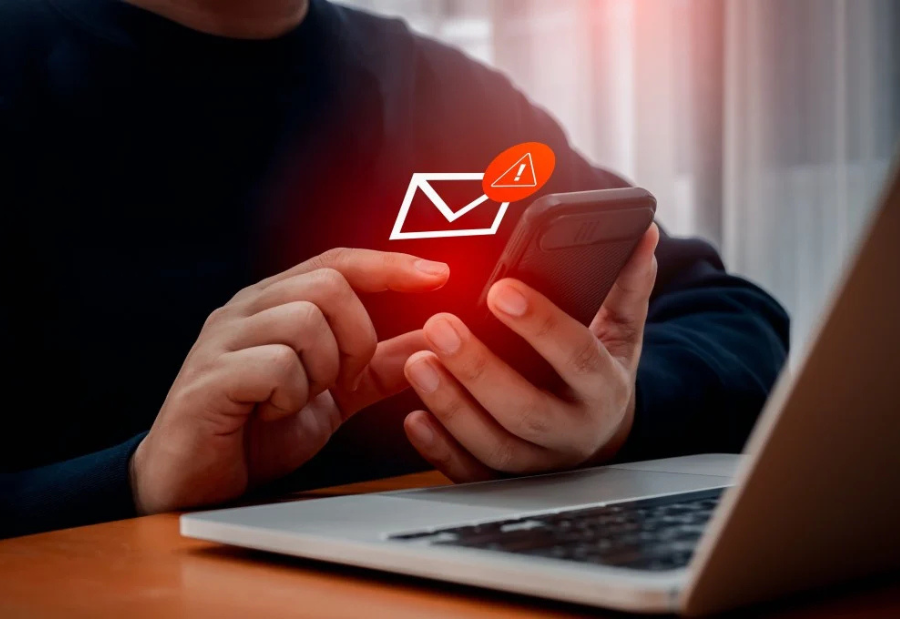 12 individuals arrested for Running Fake SMS Scams in Qatar