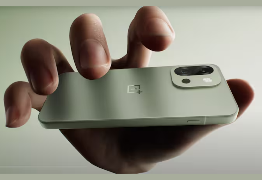 Could the OnePlus 13s Usher in the End of the ‘Bigger is Better’ Smartphone Era?