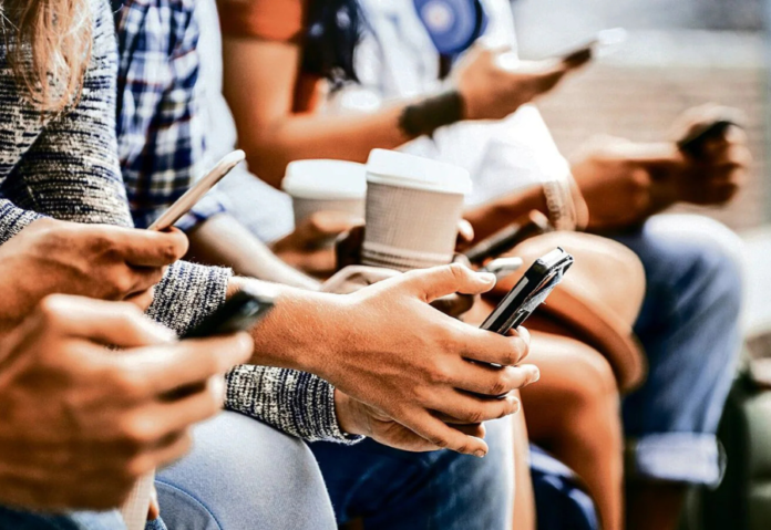 Gen Z in India Mostly Encounters News by Chance, Finds New Study