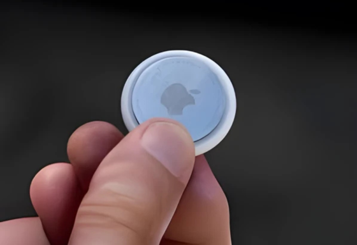 Man Tracks Stolen Luggage With AirTag And Finds Thief Wearing His Clothes