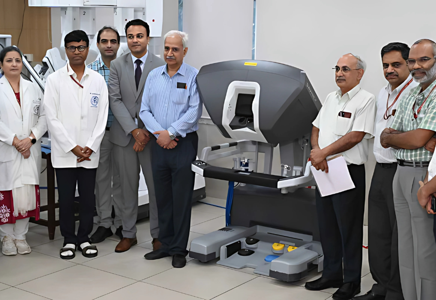 AIIMS Delhi Introduces Advanced Da Vinci Surgical Robot for Training