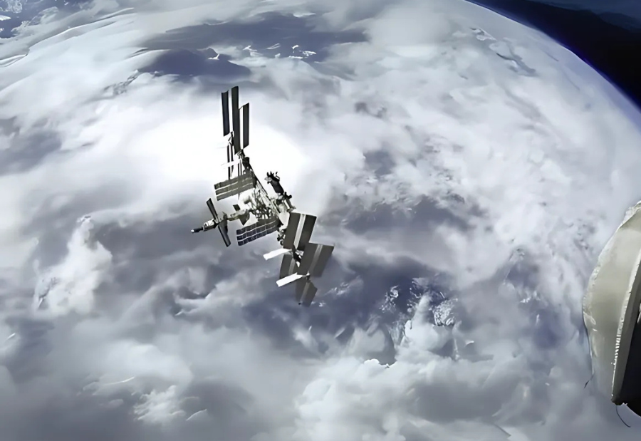 No Sunrise in Space: Shubhanshu Shukla Explains the Rare Phenomenon of ‘White Nights’