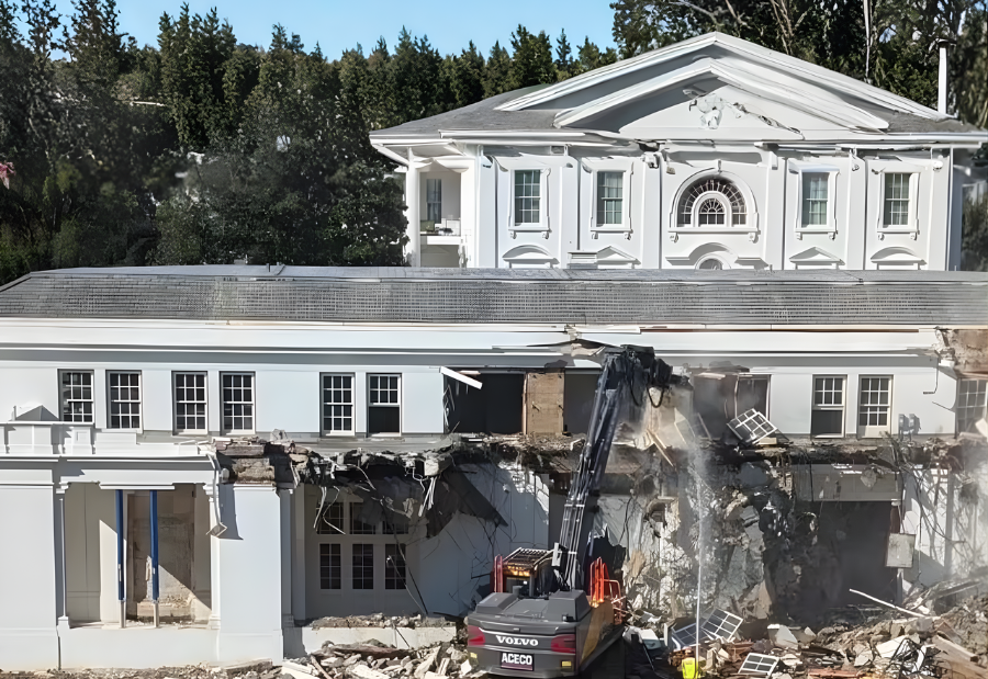 Tech giants fund Trump’s $300 million White House ballroom project Tech giants fund Trump’s $300 million White House ballroom project