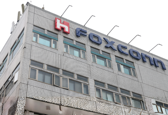 Foxconn to invest ₹15,000 crore in Tamil Nadu for EV battery and tech units Foxconn to invest ₹15,000 crore in Tamil Nadu for EV battery and tech units