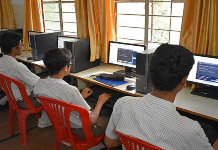 Delhi Police holds major cybercrime awareness session across more than 1,000 schools Delhi Police holds major cybercrime awareness session across more than 1,000 schools