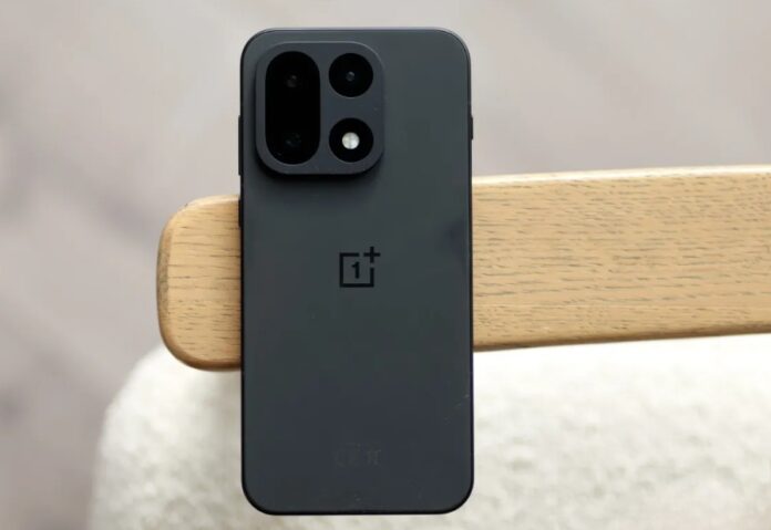 OnePlus 15 pre orders in the United States begin with free bundled devices OnePlus 15 pre orders in the United States begin with free bundled devices