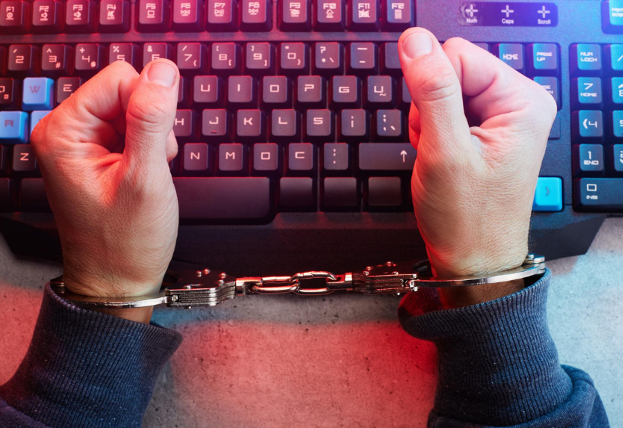 Delhi Police arrest two absconders in cyber fraud and NDPS cases from Lucknow