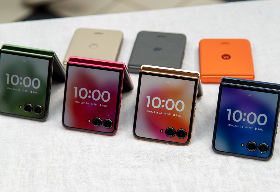 Motorola set to enter book style foldable segment with Razr Fold
