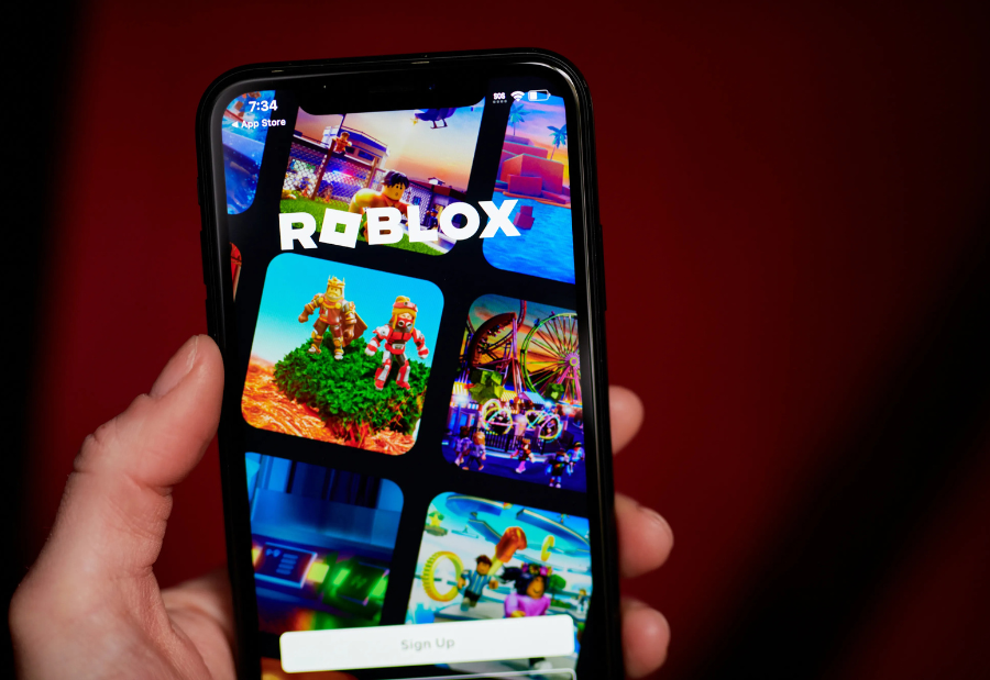 Roblox rolls out mandatory selfie based age checks for global chat access