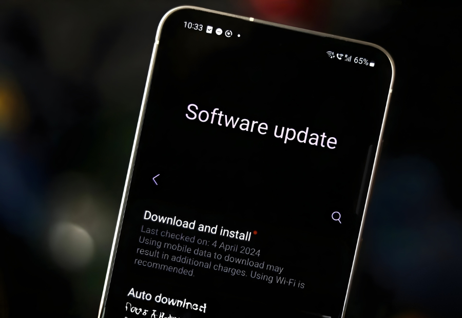 Samsung clarifies delay in Google Play system updates on Galaxy phones
