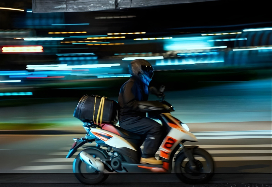 College student’s part-time delivery job sparks debate on internships and income