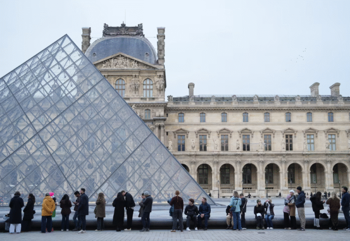 €10 million Louvre ticket scam exposes long-running fraud network in Paris