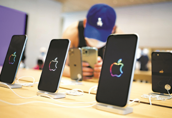 Apple strengthens lead in India as premium smartphone demand surges