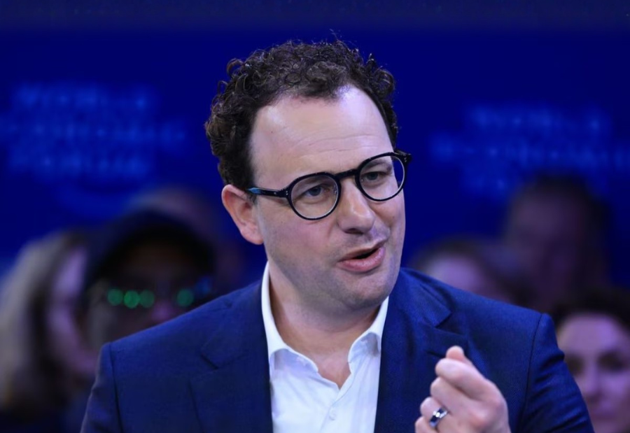 AI could disrupt nearly 50% of entry-level white-collar jobs in 5 years, says Anthropic CEO