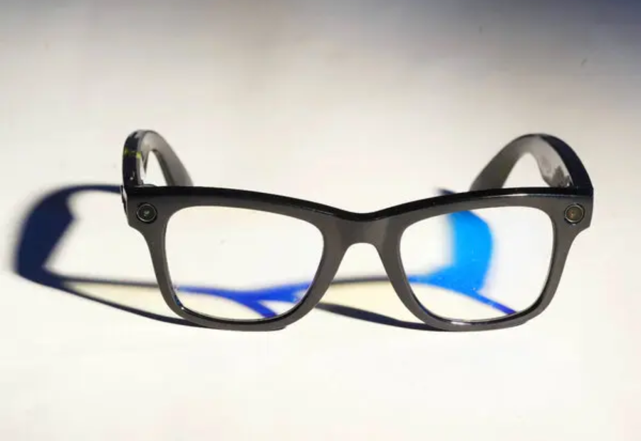 Meta smart glasses raise privacy concerns as contractors report reviewing sensitive user footage