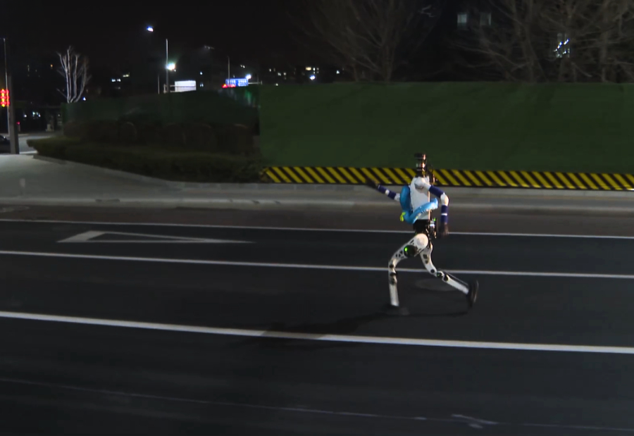 Beijing completes first practice test run for 2026 humanoid robot half marathon