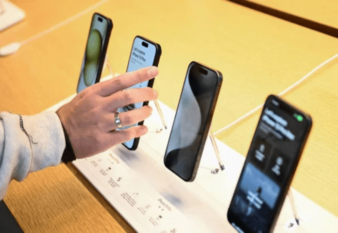 Rising memory chip shortages push smartphone prices higher across Indian market Rising memory chip shortages push smartphone prices higher across Indian market