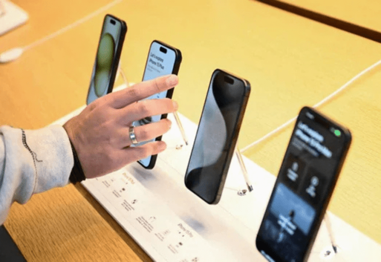 Rising memory chip shortages push smartphone prices higher across Indian market