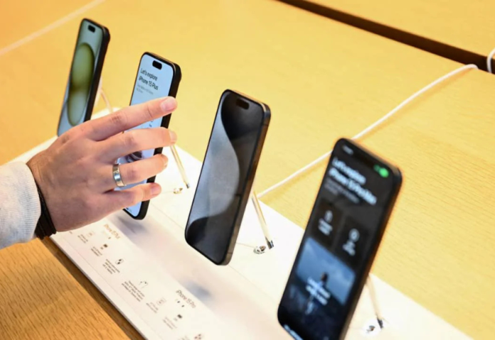 Rising handset costs threaten festive smartphone demand in India Rising handset costs threaten festive smartphone demand in India