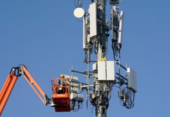 Verizon boosts profit forecast as AI demand drives $1 billion Google fiber partnership Credit: Reuters Verizon boosts profit forecast as AI demand drives $1 billion Google fiber partnership Credit: Reuters