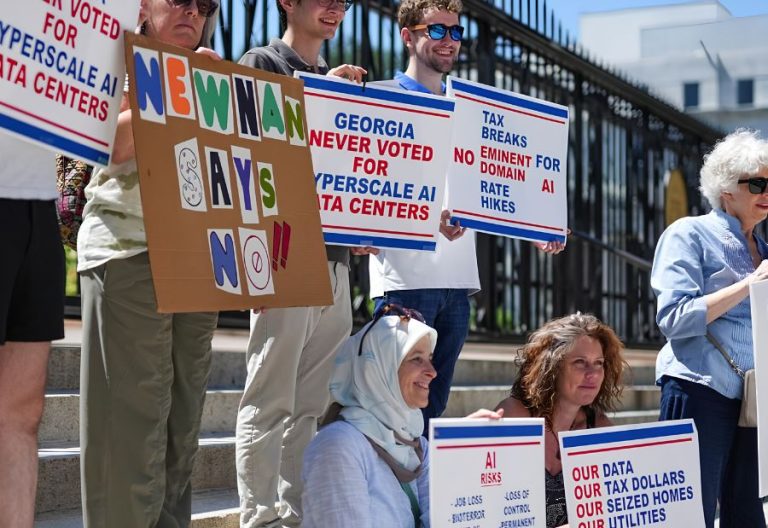 US Data Centre Protests Go National as AI Infrastructure Boom Faces Growing Pushback. Photo credit: Arizona Daily Star
