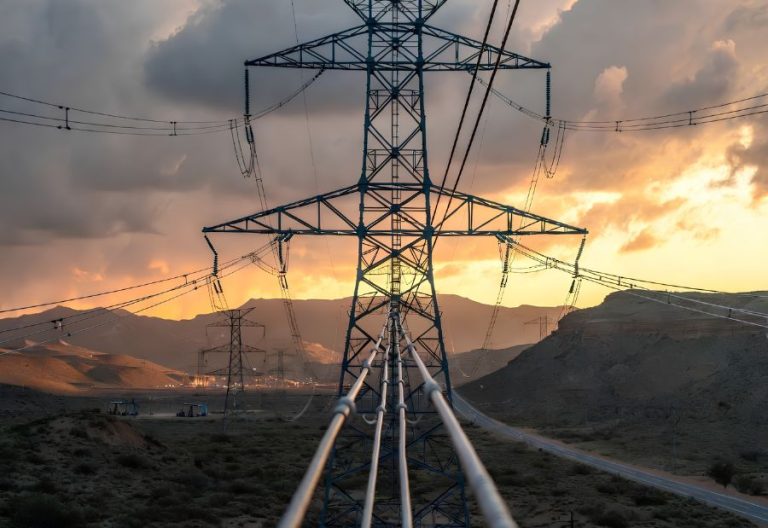 AI-driven electricity demand and record heat test U.S. power grids resilience Credit: Energy News Beat