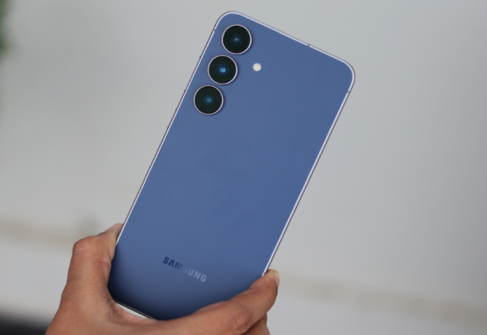 Samsung Galaxy S26 FE design appears in leaked hands-on video Samsung Galaxy S26 FE design appears in leaked hands-on video