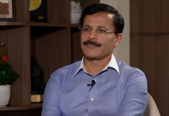 Maharashtra food safety drive turns commissioner Tukaram Mundhe into a social media figure Credit: BBC Maharashtra food safety drive turns commissioner Tukaram Mundhe into a social media figure Credit: BBC
