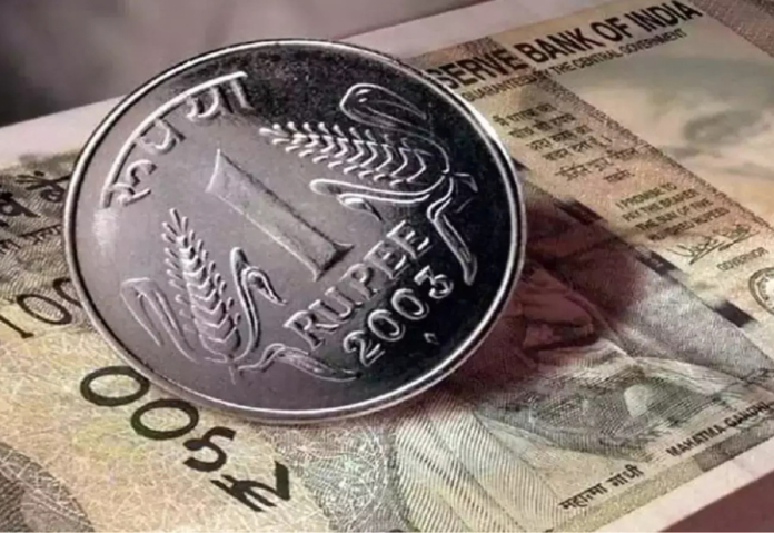 Rupee falls below 96 amid oil price pressure and FII selling