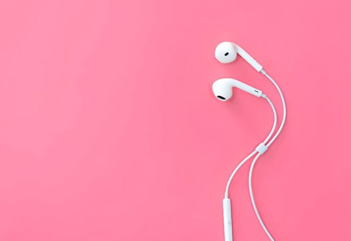 From forgotten tech to fashion statement: Wired earbuds return | Credit: CNBC TV 18