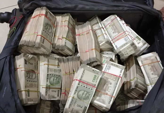 ₹3 crore hidden inside car doors seized by DRI; Income Tax Department investigates | Credit: The 420 ₹3 crore hidden inside car doors seized by DRI; Income Tax Department investigates | Credit: The 420